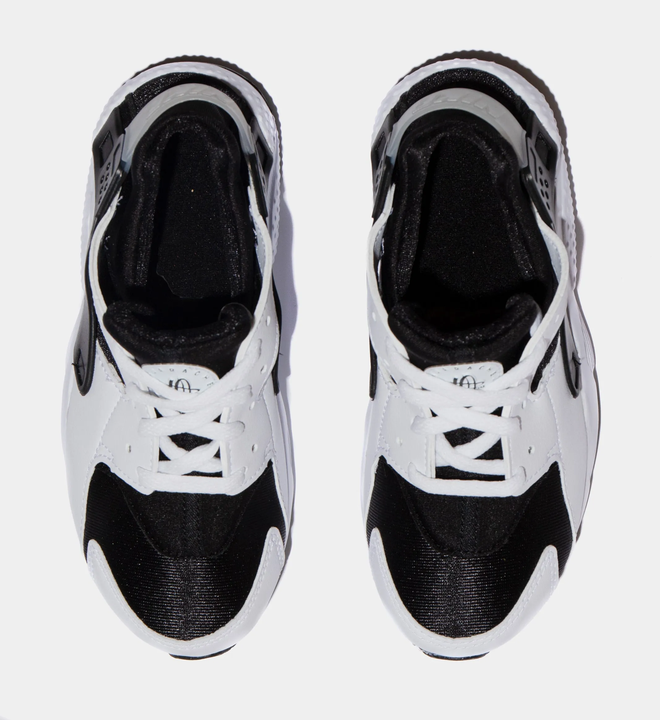 Huarache Run Grade School Lifestyle Shoe (Black/White)