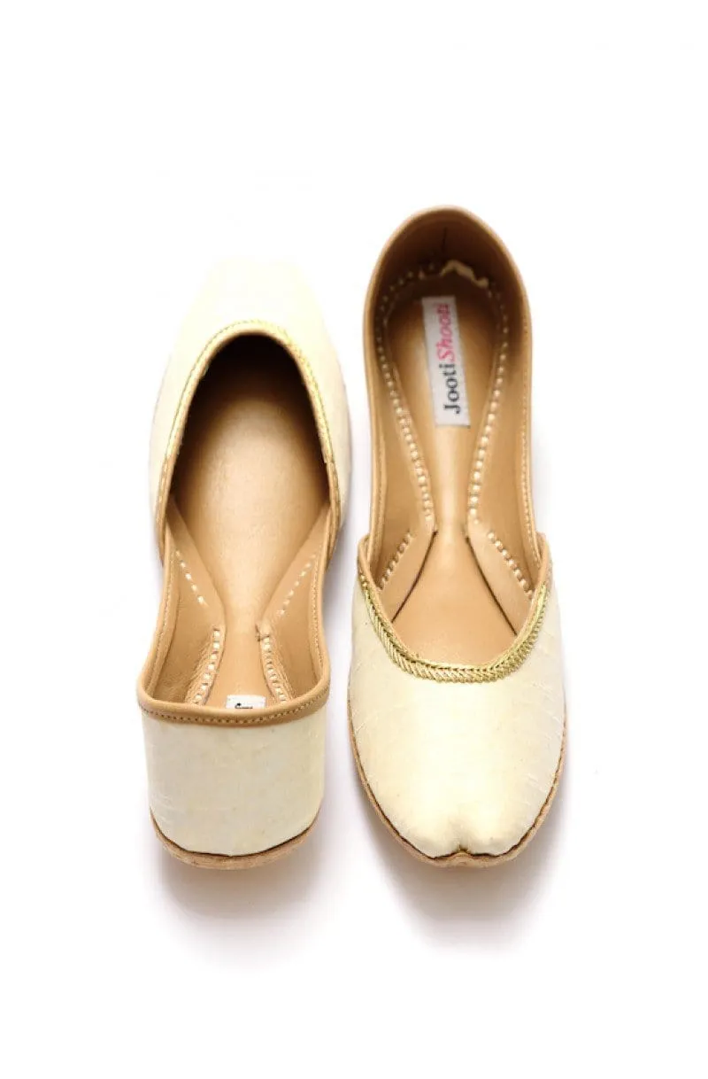 JootiShooti - Plain Ivory Silk Zari