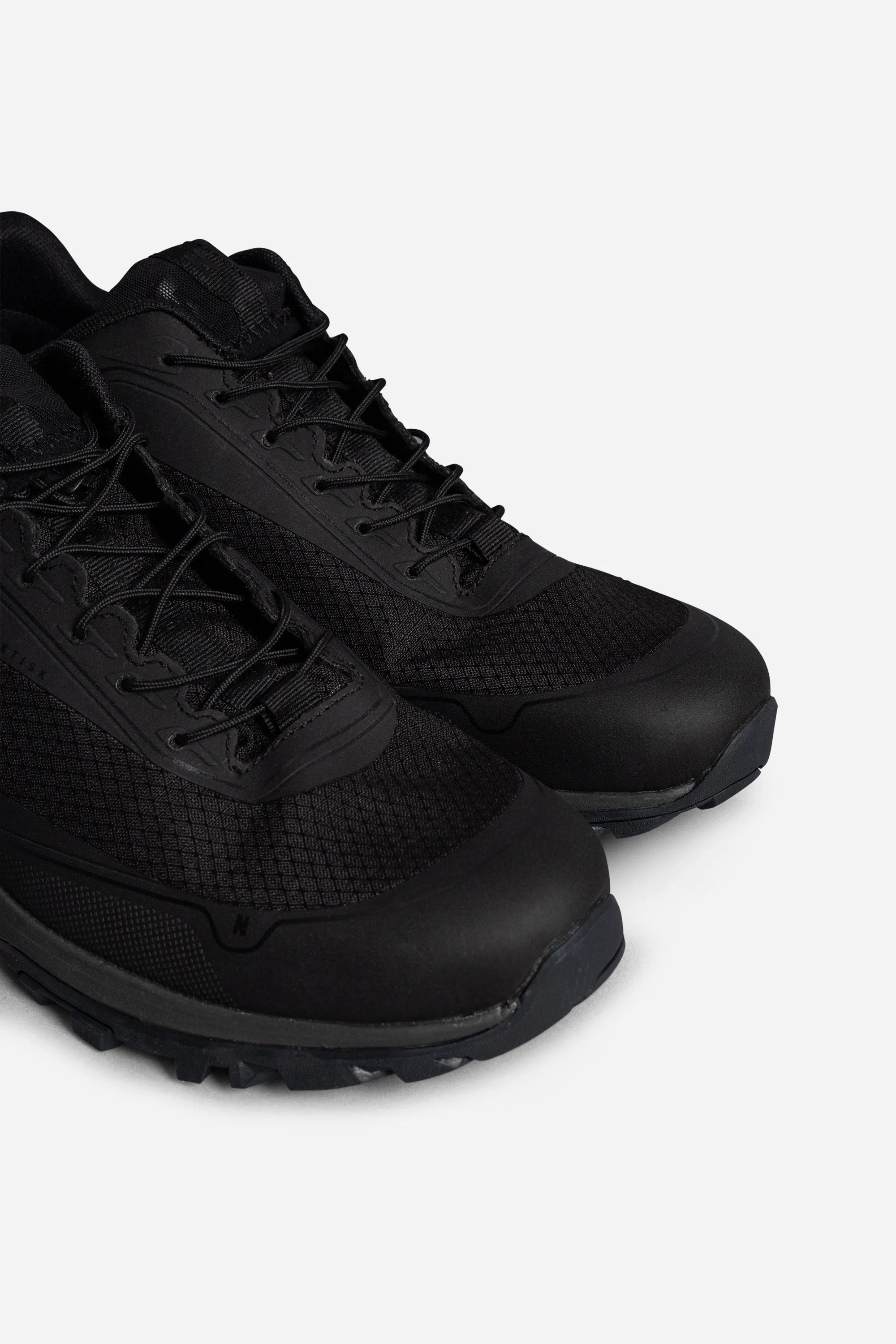 Laced Up Runner V02 Black