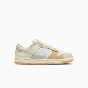 Men's Nike Dunk Low SE "If Lost Return To 1 Bowerman Drive"